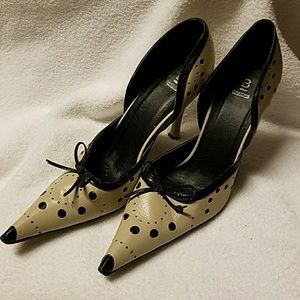 Bakers tan and black heels